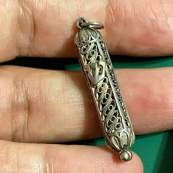 Vintage Jewelry - 🖤Hebrew💕S pendant